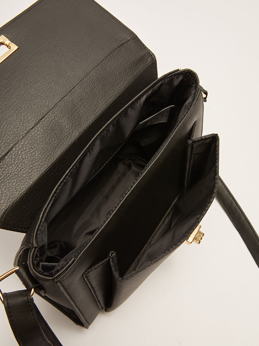 Siyah Deri Görünümlü Kadın Çapraz Çanta-5