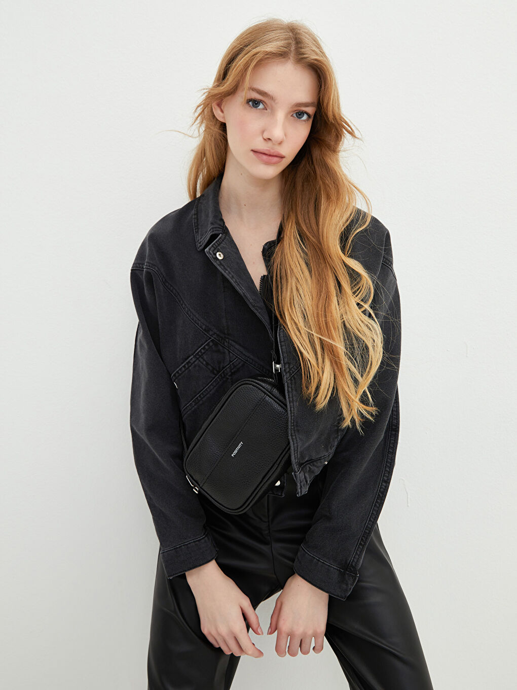 Deri Görünümlü Kadın Çapraz Çanta-2