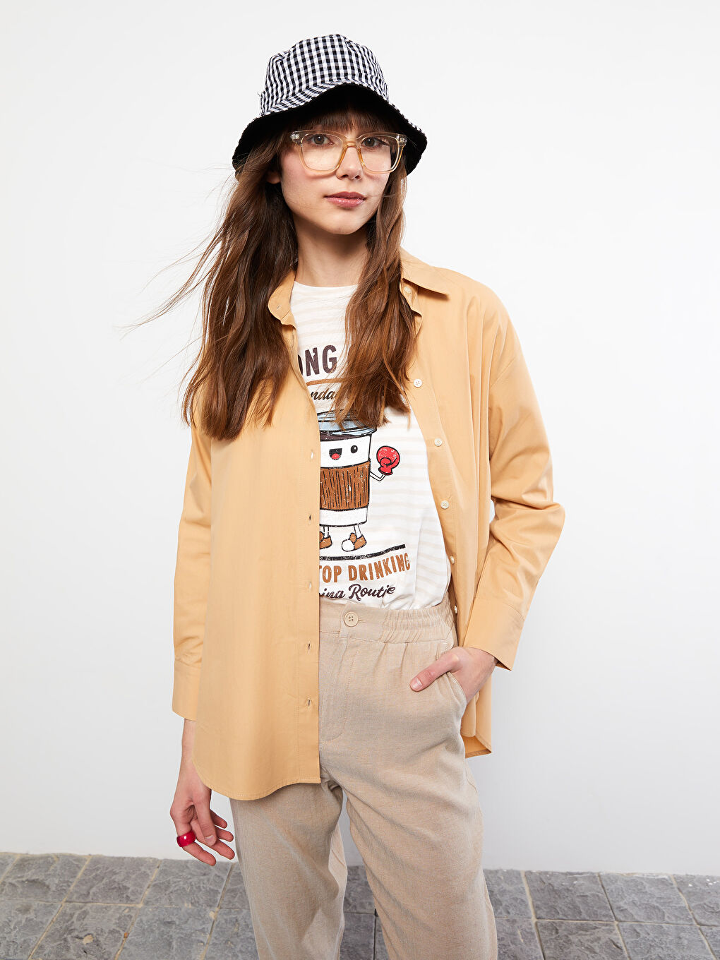 Bej Önden Düğme Kapamalı Düz Uzun Kollu Pamuklu Kadın Gömlek-1