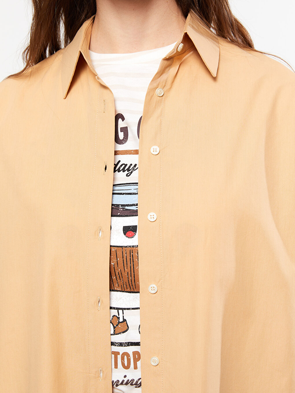 Bej Önden Düğme Kapamalı Düz Uzun Kollu Pamuklu Kadın Gömlek-3