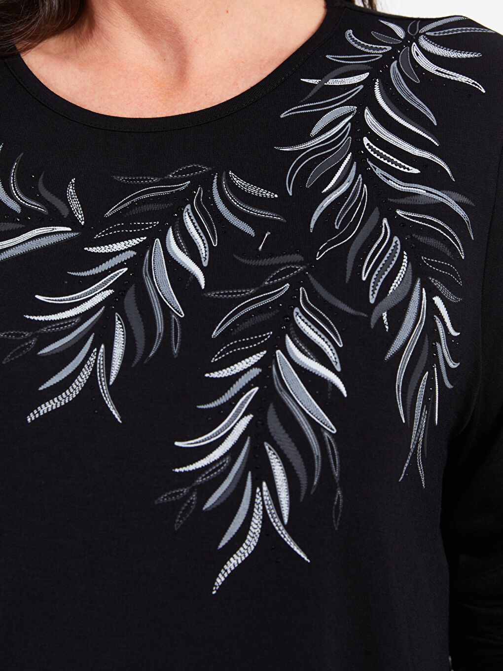 تيشيرت نسائي بأكمام طويلة وياقة دائرية مطبوع-3