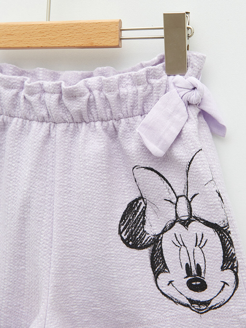 Къси панталонки-шорти с еластична талия и принт на Мини Маус за бебета момичета-2