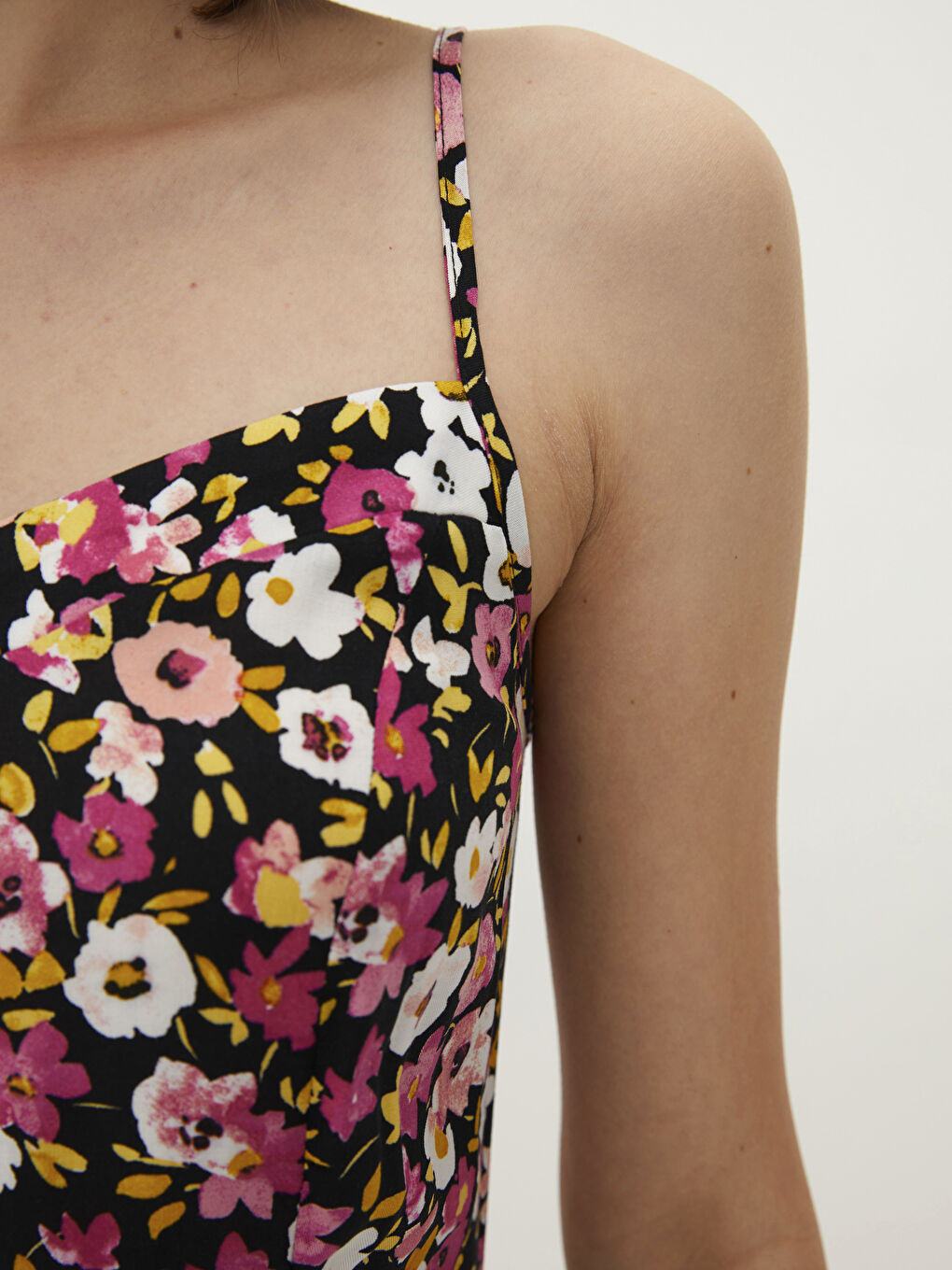 Sarı V Yaka Çiçekli Askılı Poplin Kadın Elbise-3