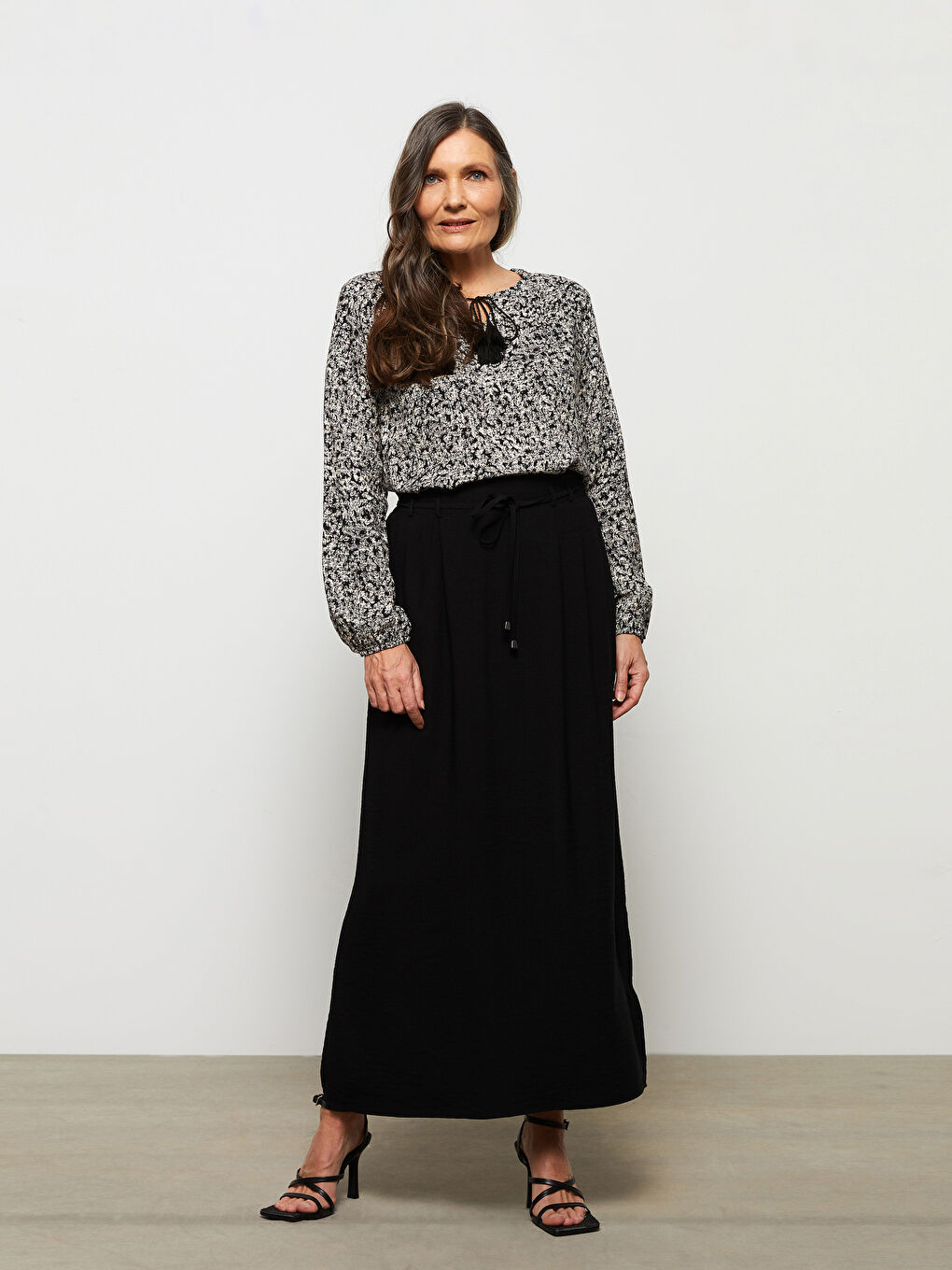 Siyah Beli Lastikli Düz A Kesim Kadın Etek-1