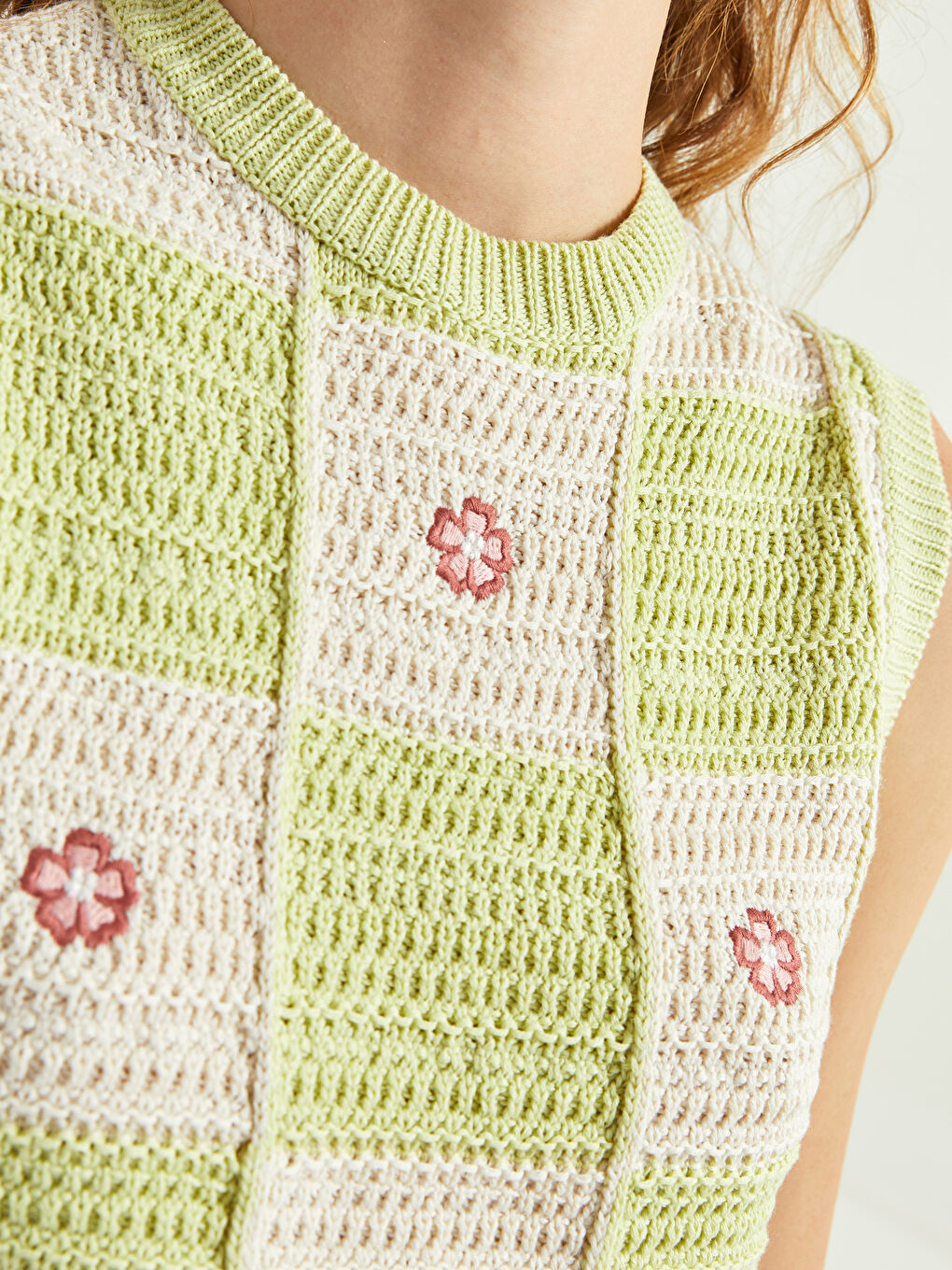 Yeşil Bisiklet Yaka Nakışlı Kadın Triko Süveter-4