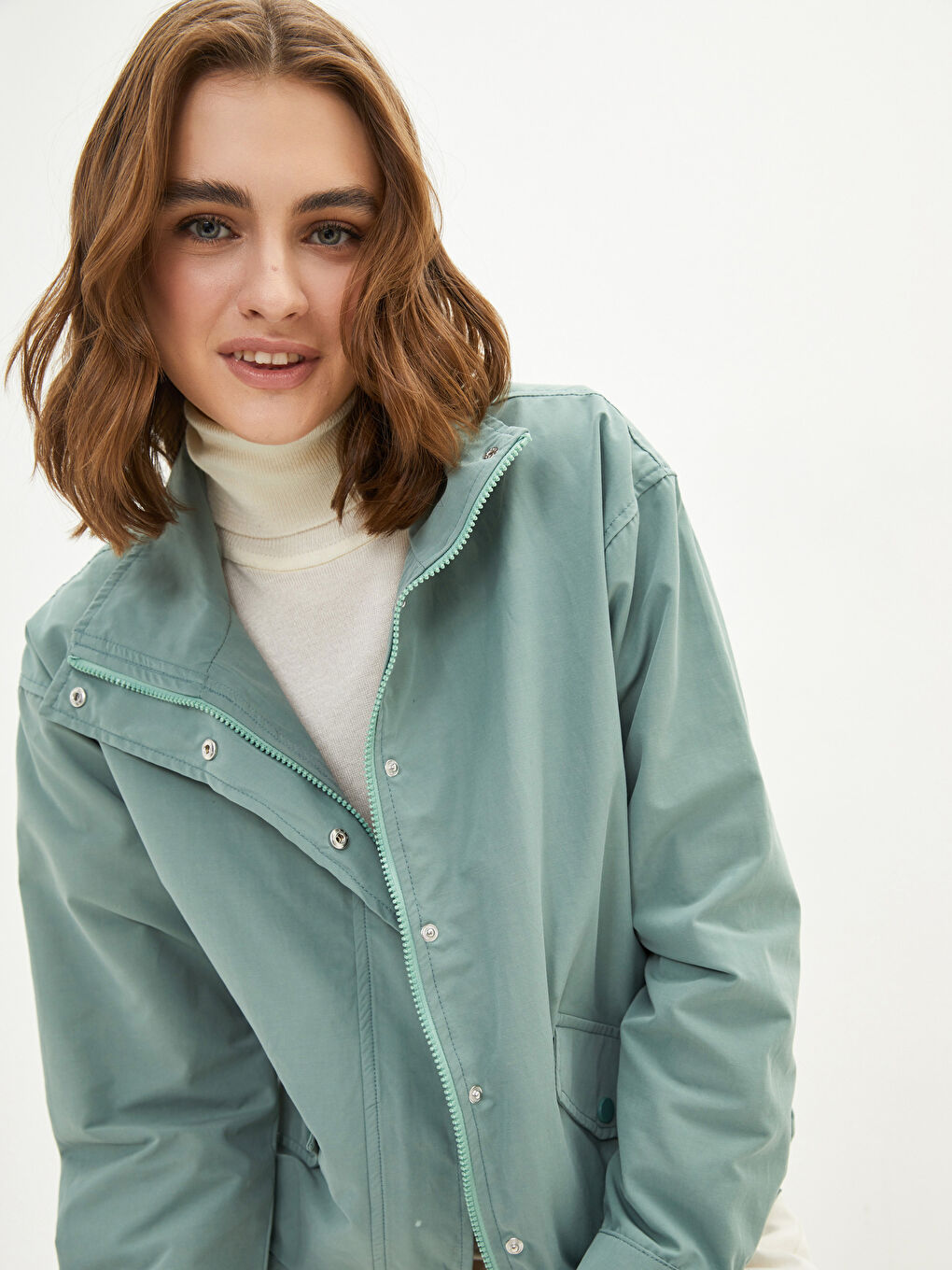 Haki Dik Yaka Düz Uzun Kollu Kadın Mont-2