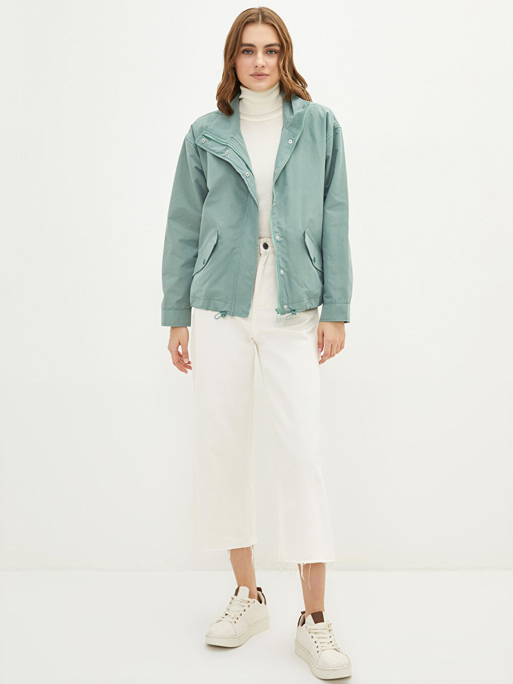 Haki Dik Yaka Düz Uzun Kollu Kadın Mont