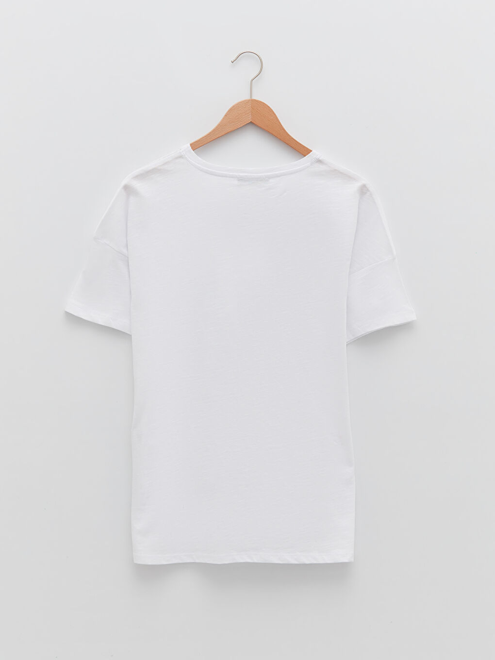 Beyaz V Yaka Çiçekli Kısa Kollu Pamuklu Kadın Tişört-6