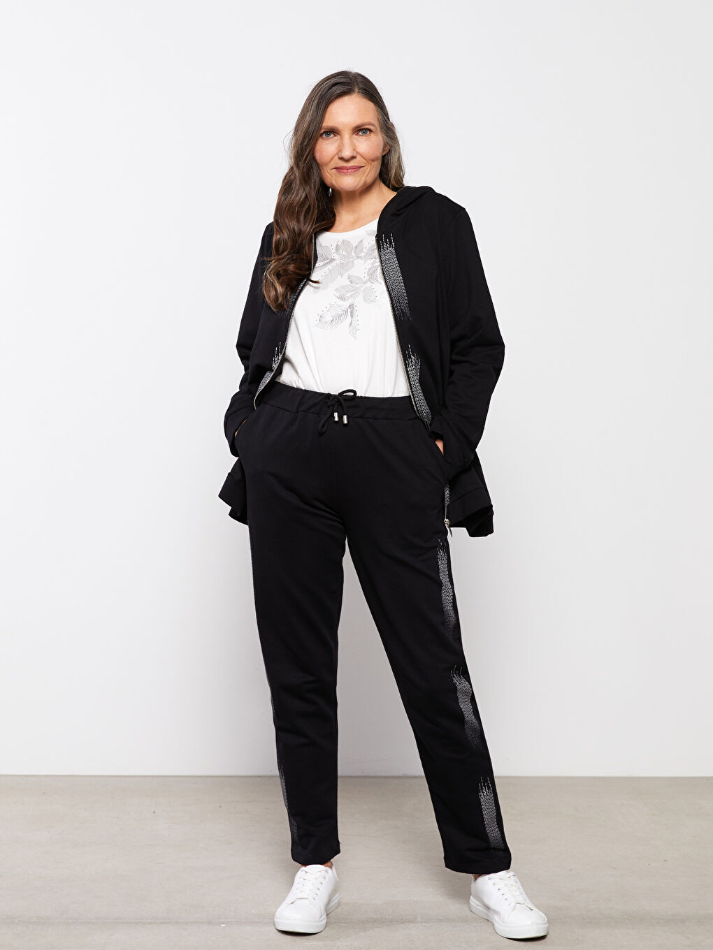 Siyah Beli Lastikli Baskılı Cep Detaylı Kadın Eşofman Altı