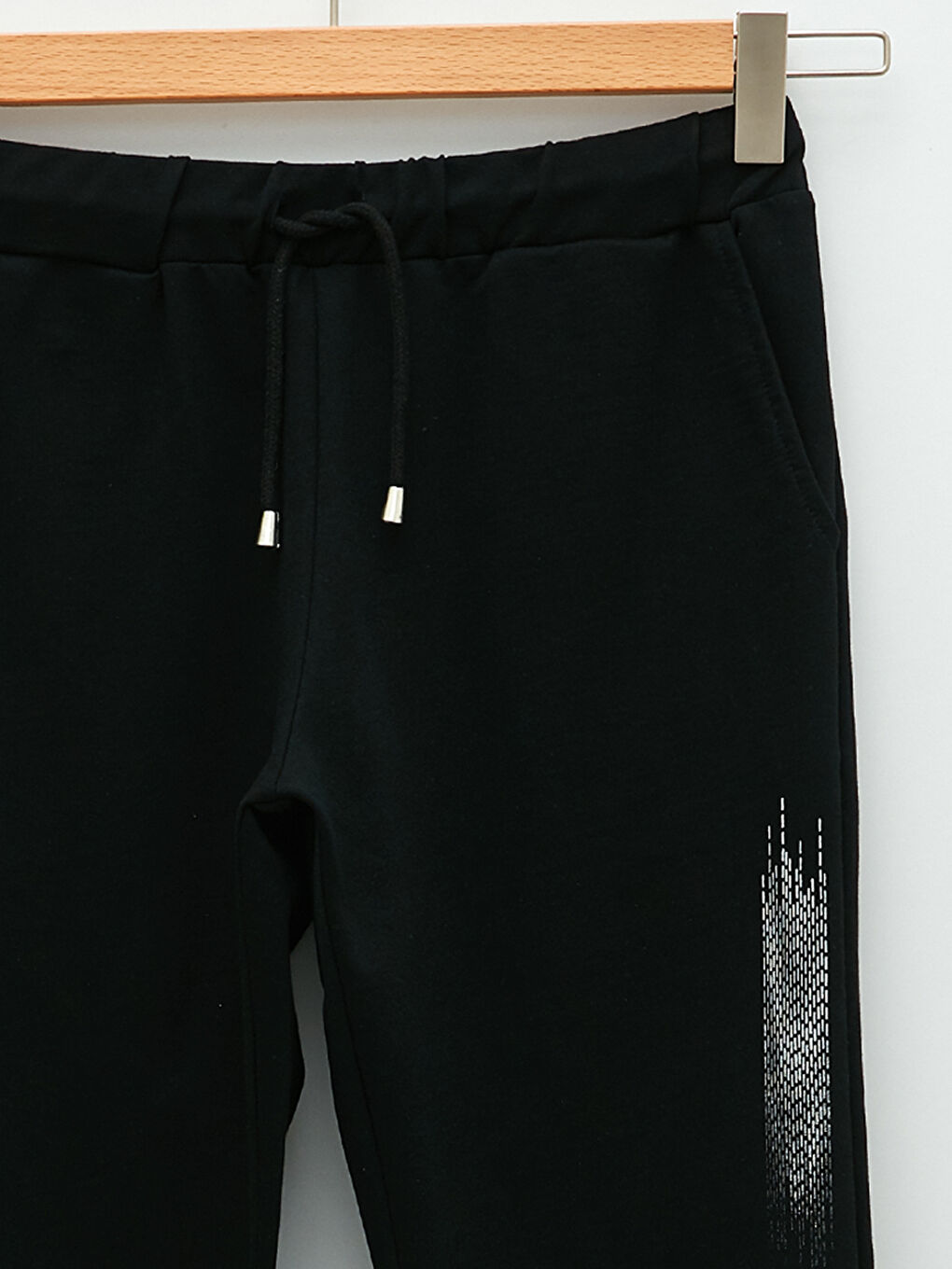 Siyah Beli Lastikli Baskılı Cep Detaylı Kadın Eşofman Altı-7