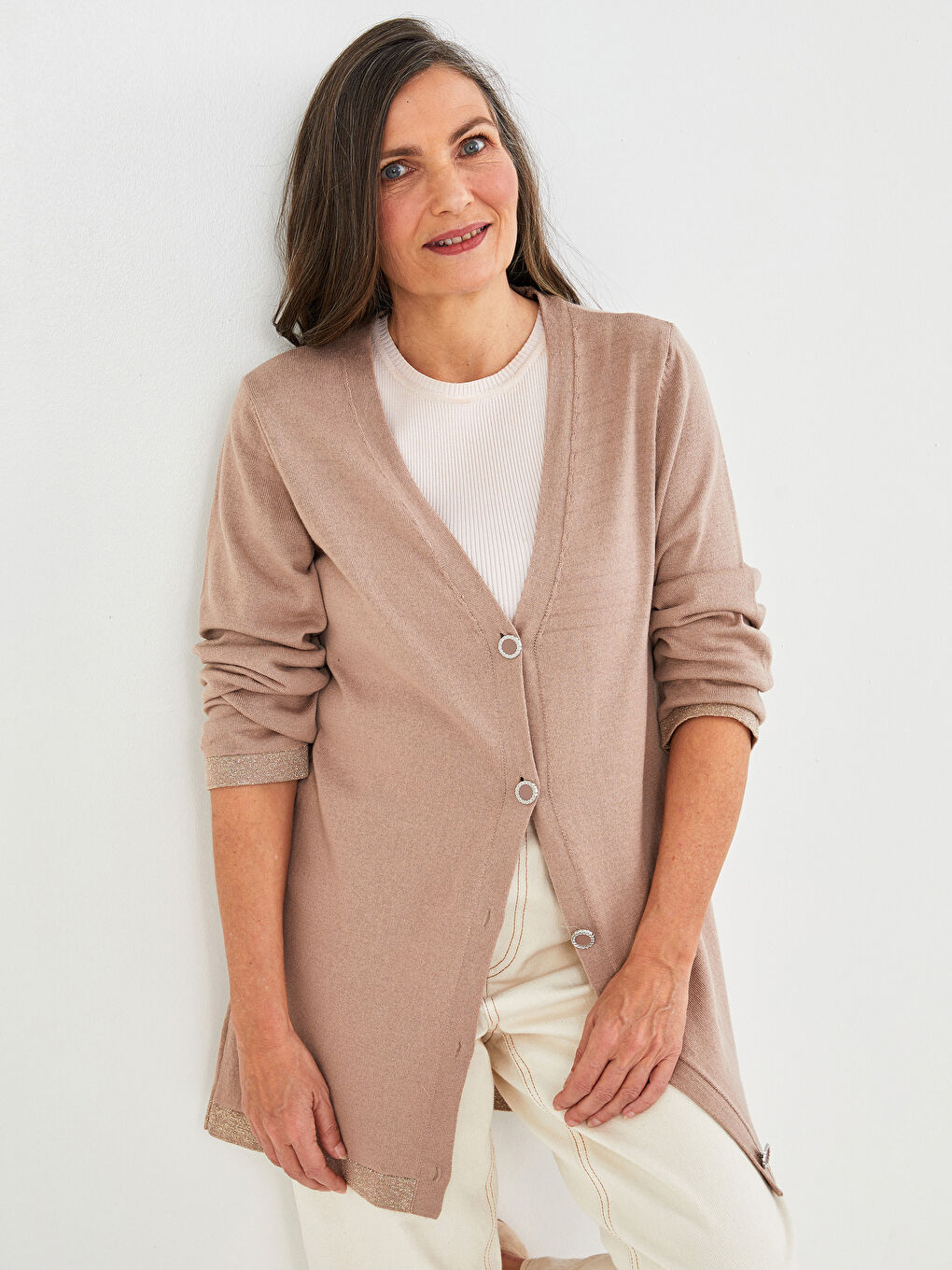 كارديجان تريكو نسائي بفتحة رقبة على شكل حرف V