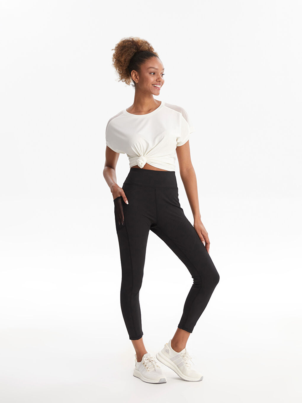 پانتۆڵی وەرزشی سادە بە کەمەر لاستیکی بۆ ژنان