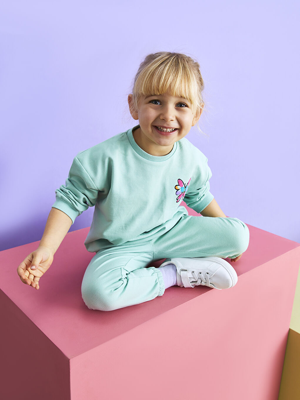 Yeşil Bisiklet Yaka Uzun Kollu Baskılı Kız Bebek Sweatshirt ve Pantolon 2'li Takım