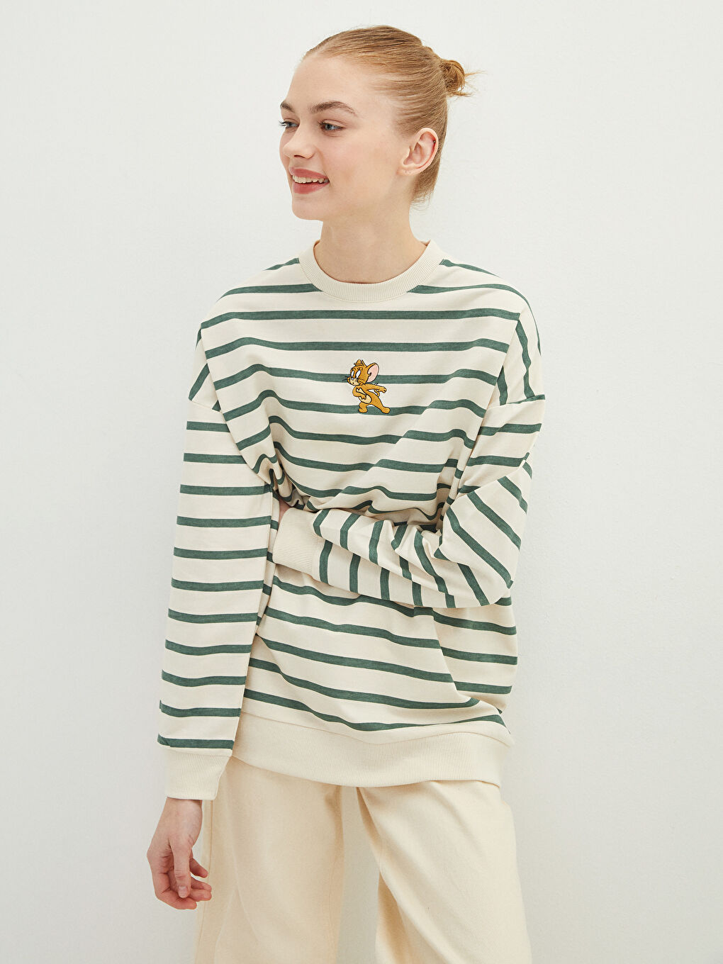 Bej Bisiklet Yaka Çizgili Tom&Jerry Nakışlı Uzun Kollu Kadın Sweatshirt Tunik