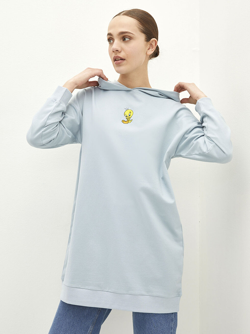 Mavi Kapüşonlu Tweety Nakışlı Uzun Kollu Kadın Sweatshirt Tunik-1