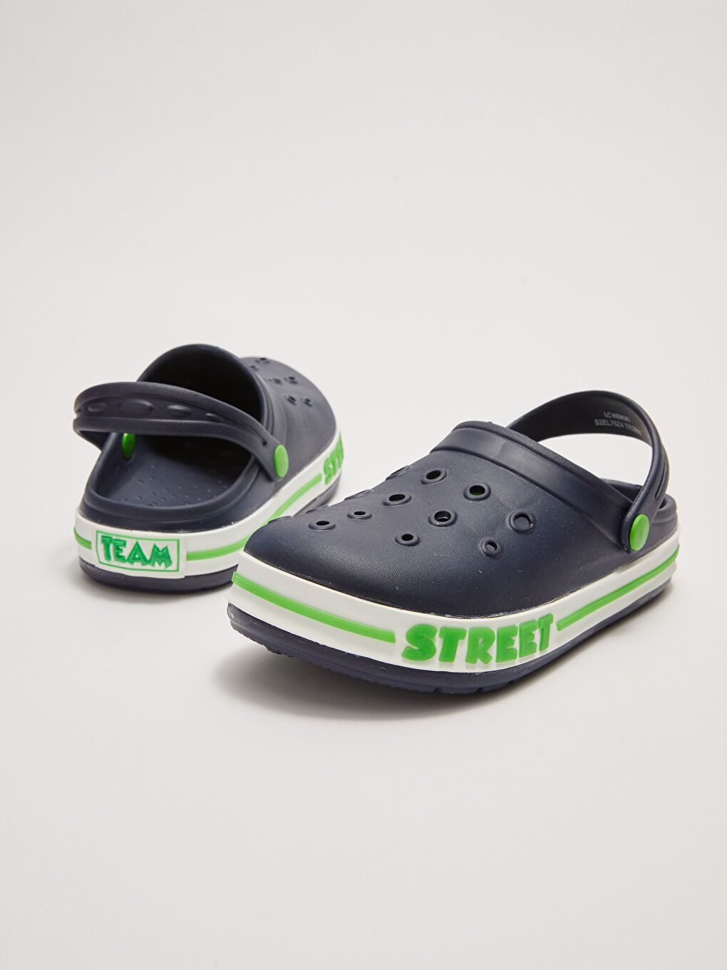 LCW STEPS Perforierte Jungen-Strandsandalen -S2EL76Z4-CRP