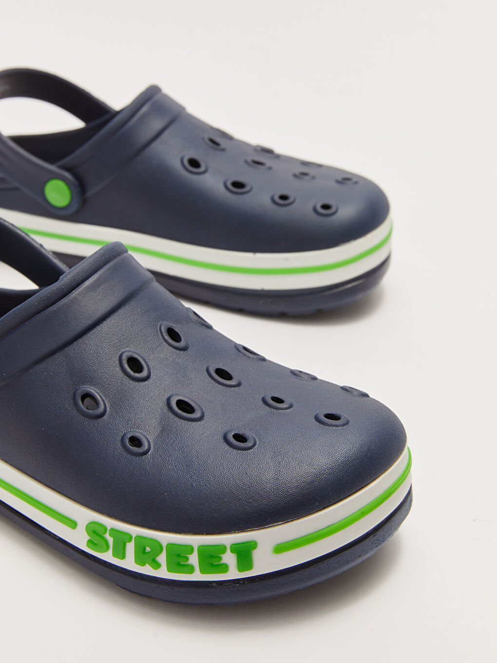 LCW STEPS Perforierte Jungen-Strandsandalen -S2EL76Z4-CRP