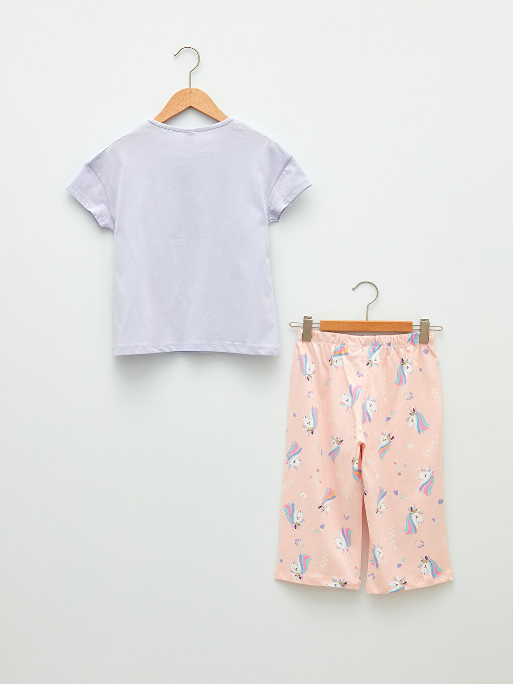 طقم بيجامة للبنات بياقة دائرية كم قصير مطبوع-1