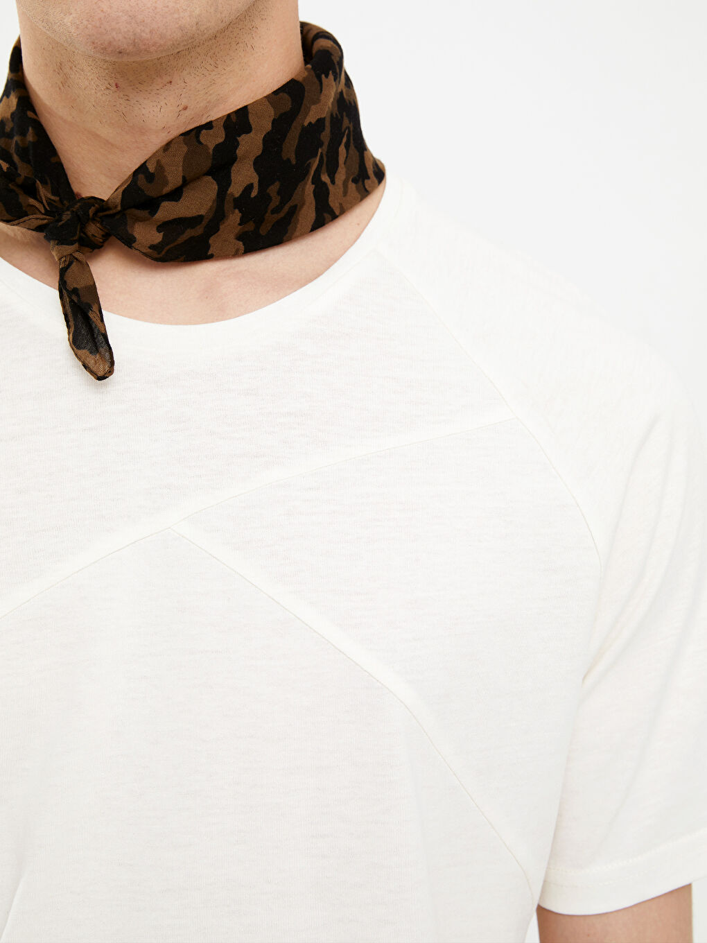 Ekru Bisiklet Yaka Kısa Kollu Erkek Tişört-2