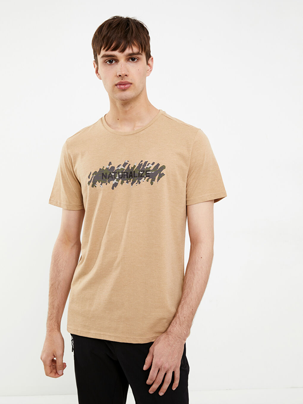 Bej Bisiklet Yaka Kısa Kollu Baskılı Erkek Tişört-1