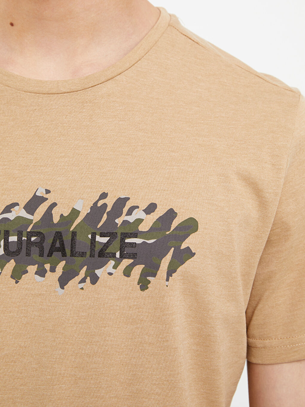 Bej Bisiklet Yaka Kısa Kollu Baskılı Erkek Tişört-3
