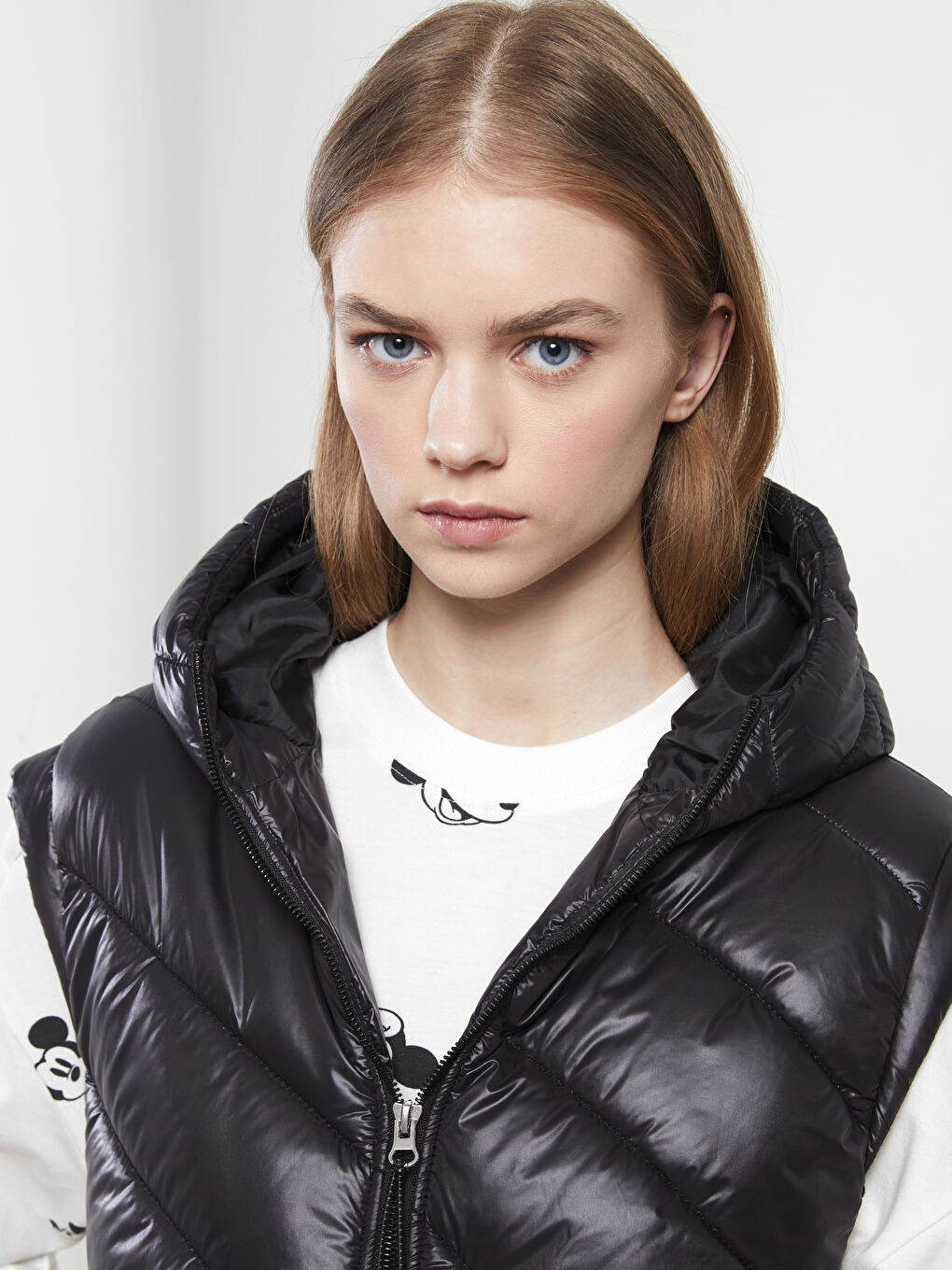 Siyah Kapüşonlu Düz Oversize Kadın Şişme Yelek-3