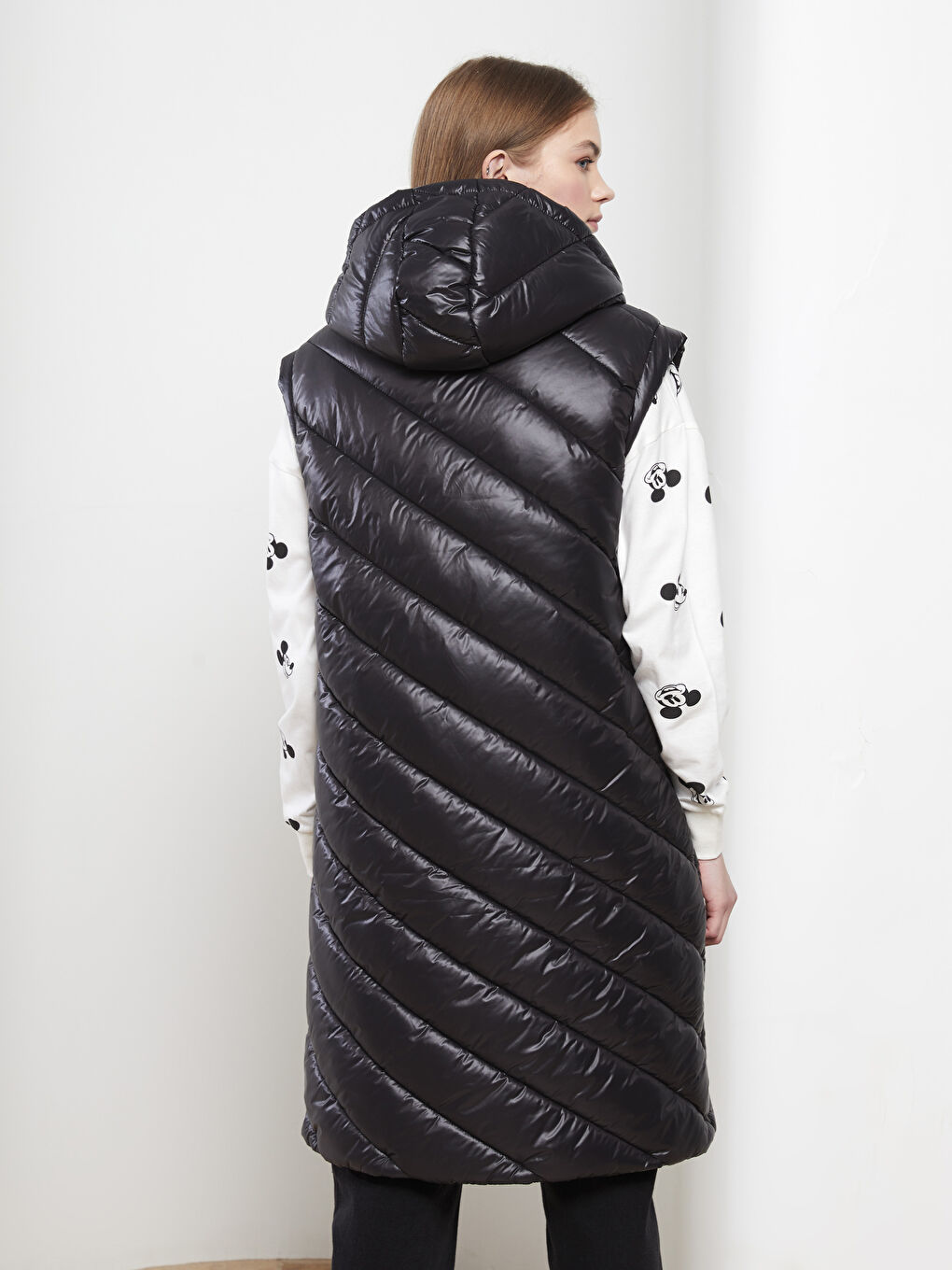 Siyah Kapüşonlu Düz Oversize Kadın Şişme Yelek-5