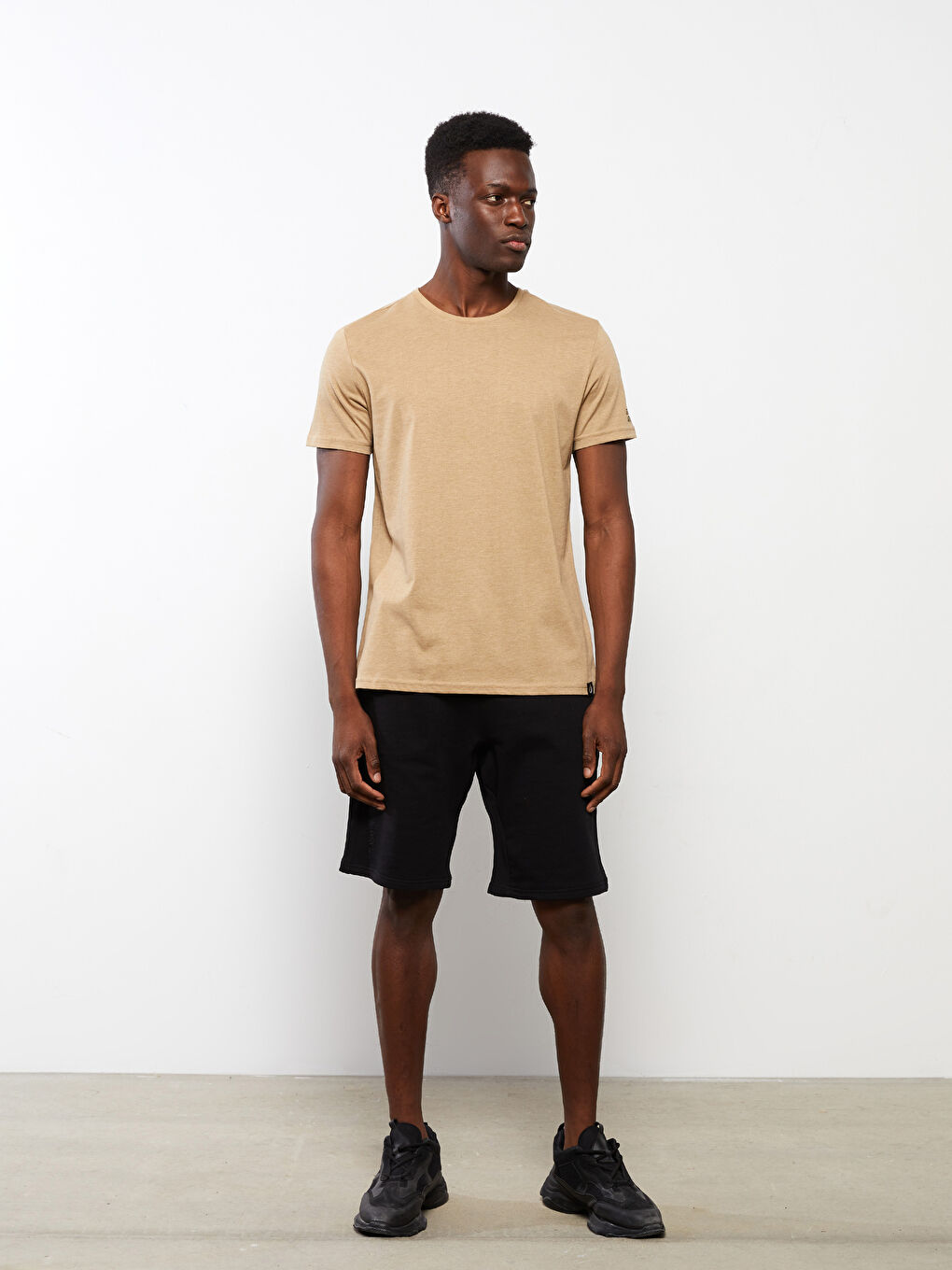 Bej Bisiklet Yaka Kısa Kollu Baskılı Erkek Tişört