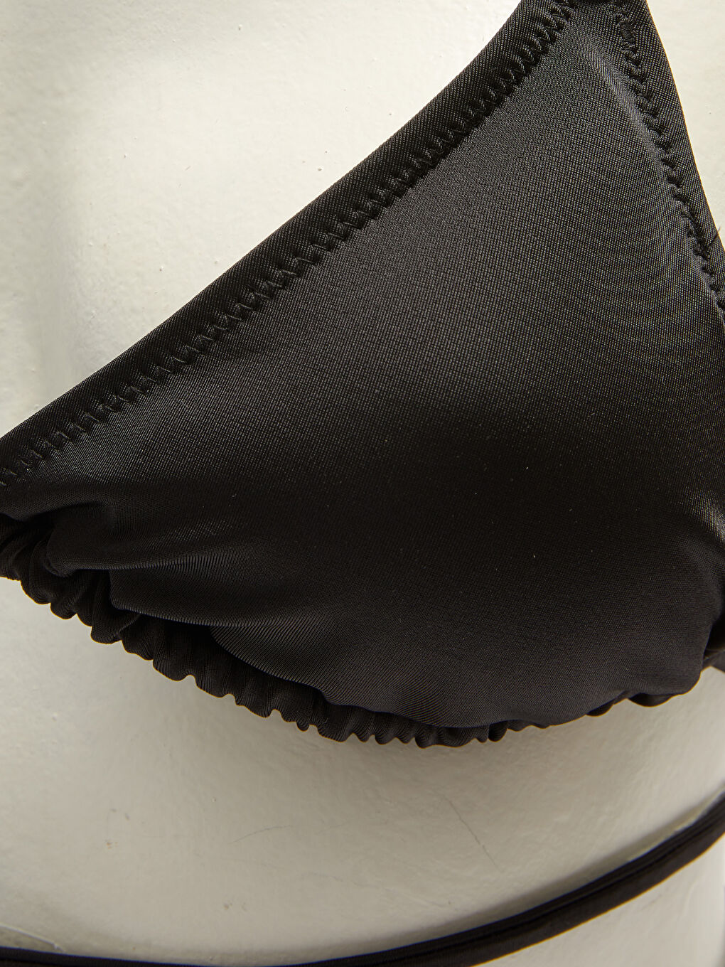 Siyah Düz Bağlama Detaylı Kadın Bikini Üst-2