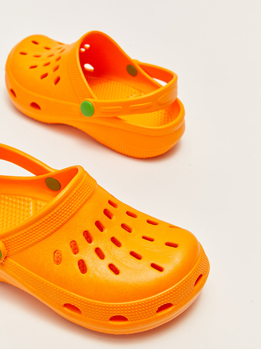 Turuncu Düz Delik Detaylı Erkek Çocuk Sandalet-3