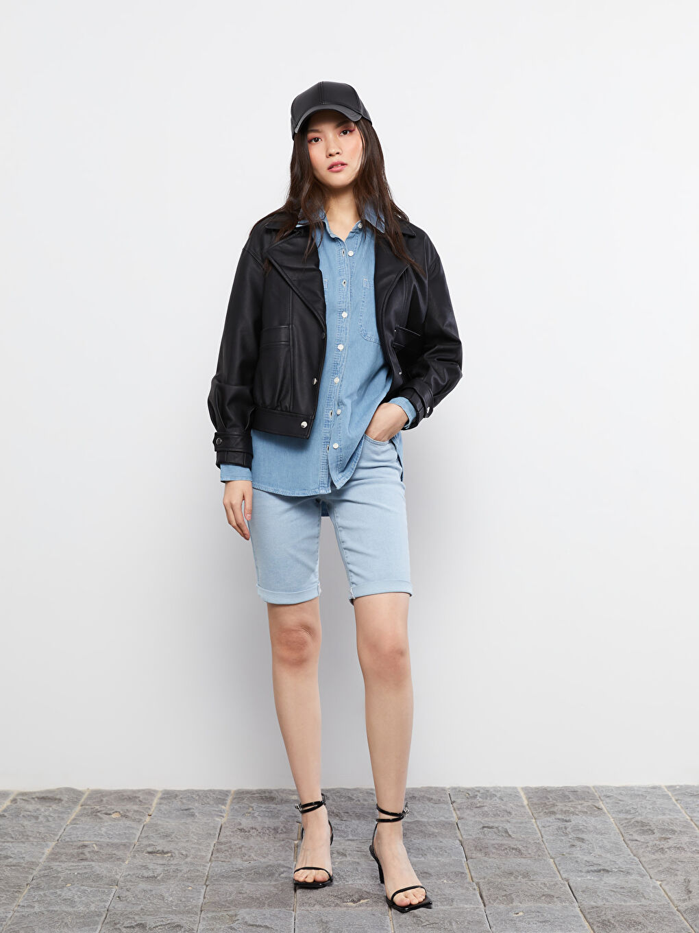 Standard Fit Straight Pocket Detailed Women's Rodeo Jean Shorts -S2EN79Z8-311