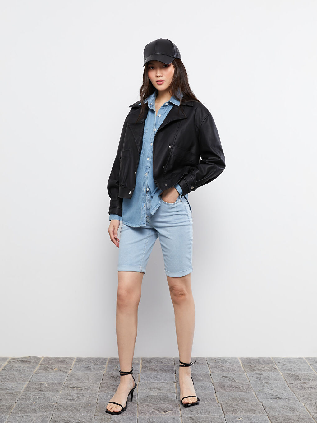 Standard Fit Straight Pocket Detailed Women's Rodeo Jean Shorts -S2EN79Z8-311