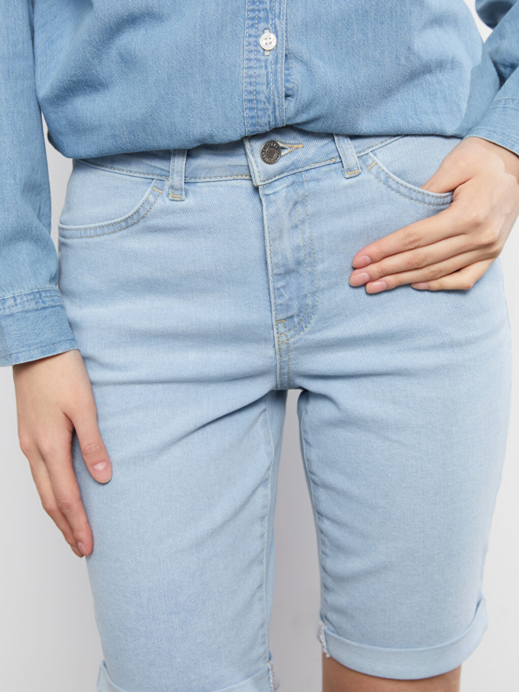 Standard Fit Straight Pocket Detailed Women's Rodeo Jean Shorts -S2EN79Z8-311