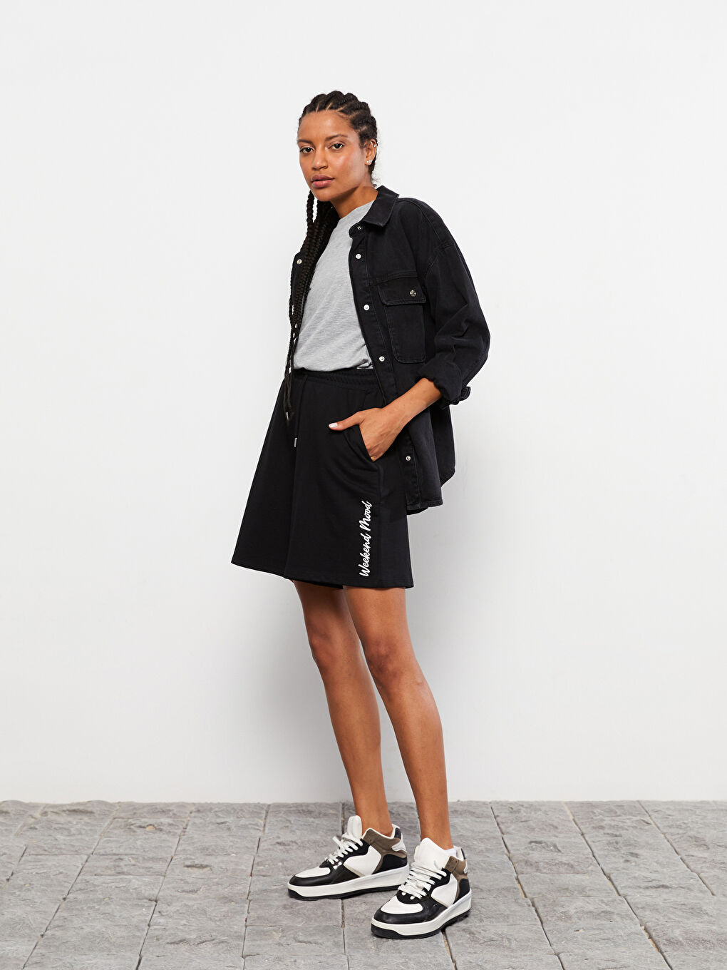 Siyah Beli Lastikli Baskılı Kadın Şort