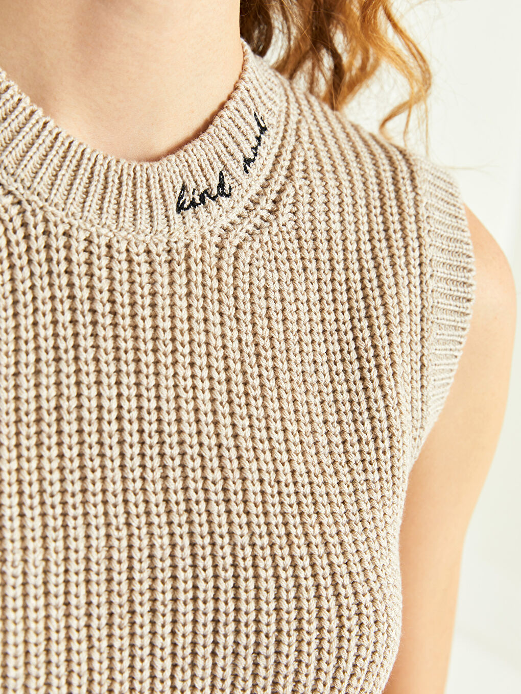 Bej Bisiklet Yaka Nakışlı Kadın Triko Süveter-3