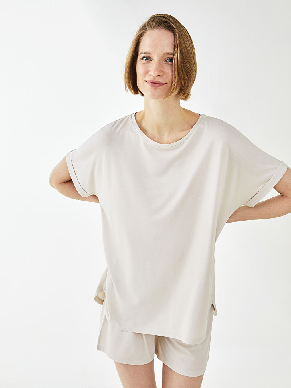 Gri Bisiklet Yaka Düz Kısa Kollu Kadın Pijama Takım-4