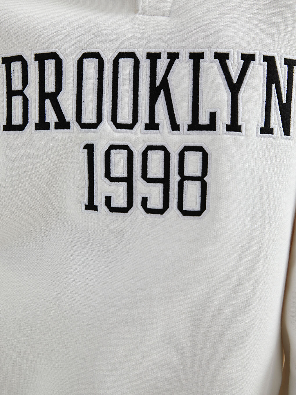 سويت شيرت سميك مطبوع نص بياقة بولو للسيدات-2