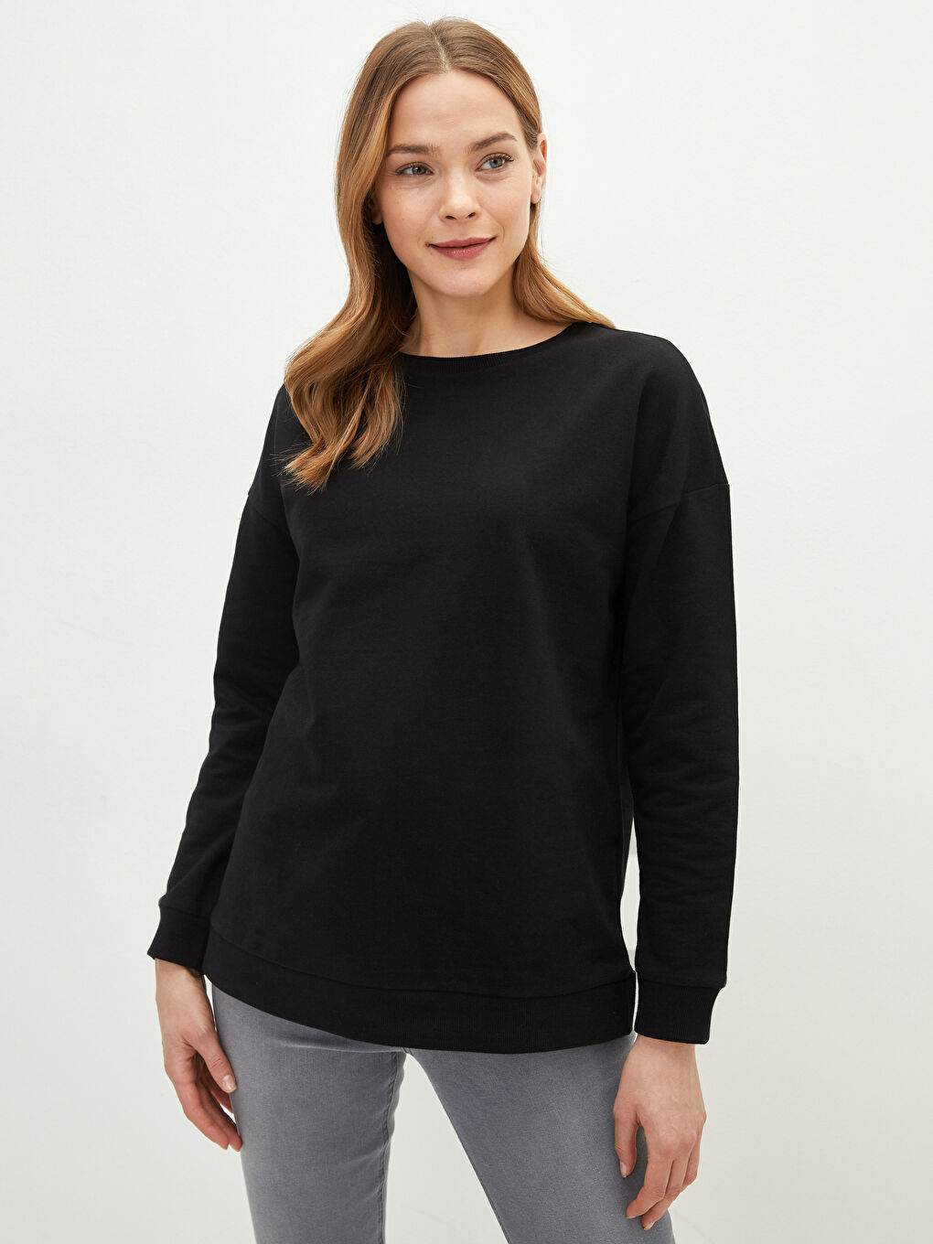 سويت شيرت كم طويل سادة بياقة دائرية للسيدات