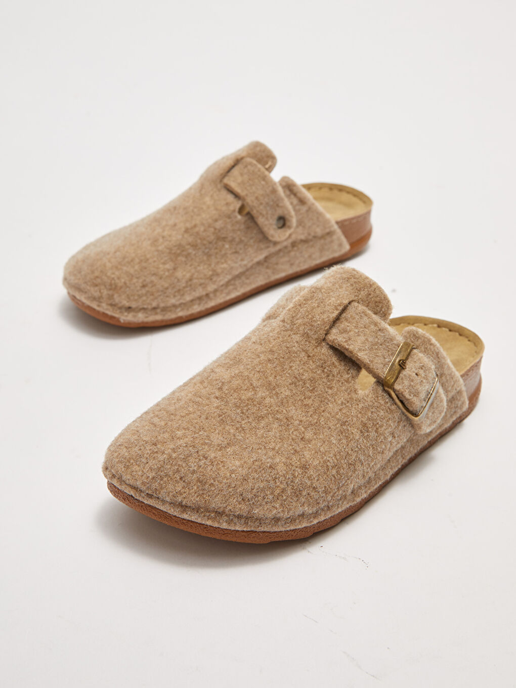 Bej Önü Kapalı Toka Detaylı Kadın Ev Terliği-2