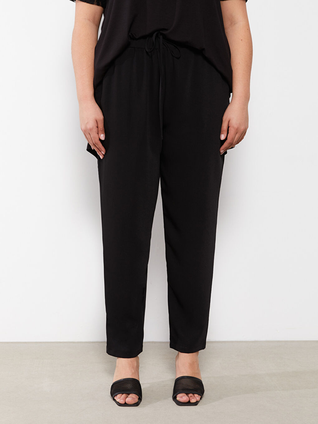 Женские спортивные штаны с эластичной резинкой на талии и карманами-6