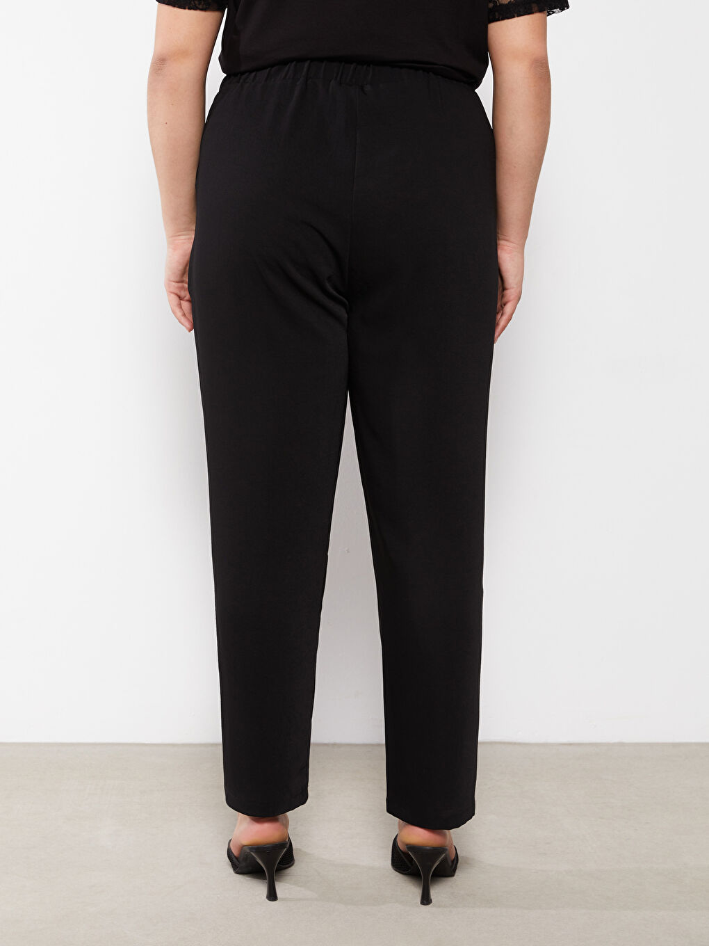 Женские спортивные штаны с эластичной резинкой на талии и карманами-8