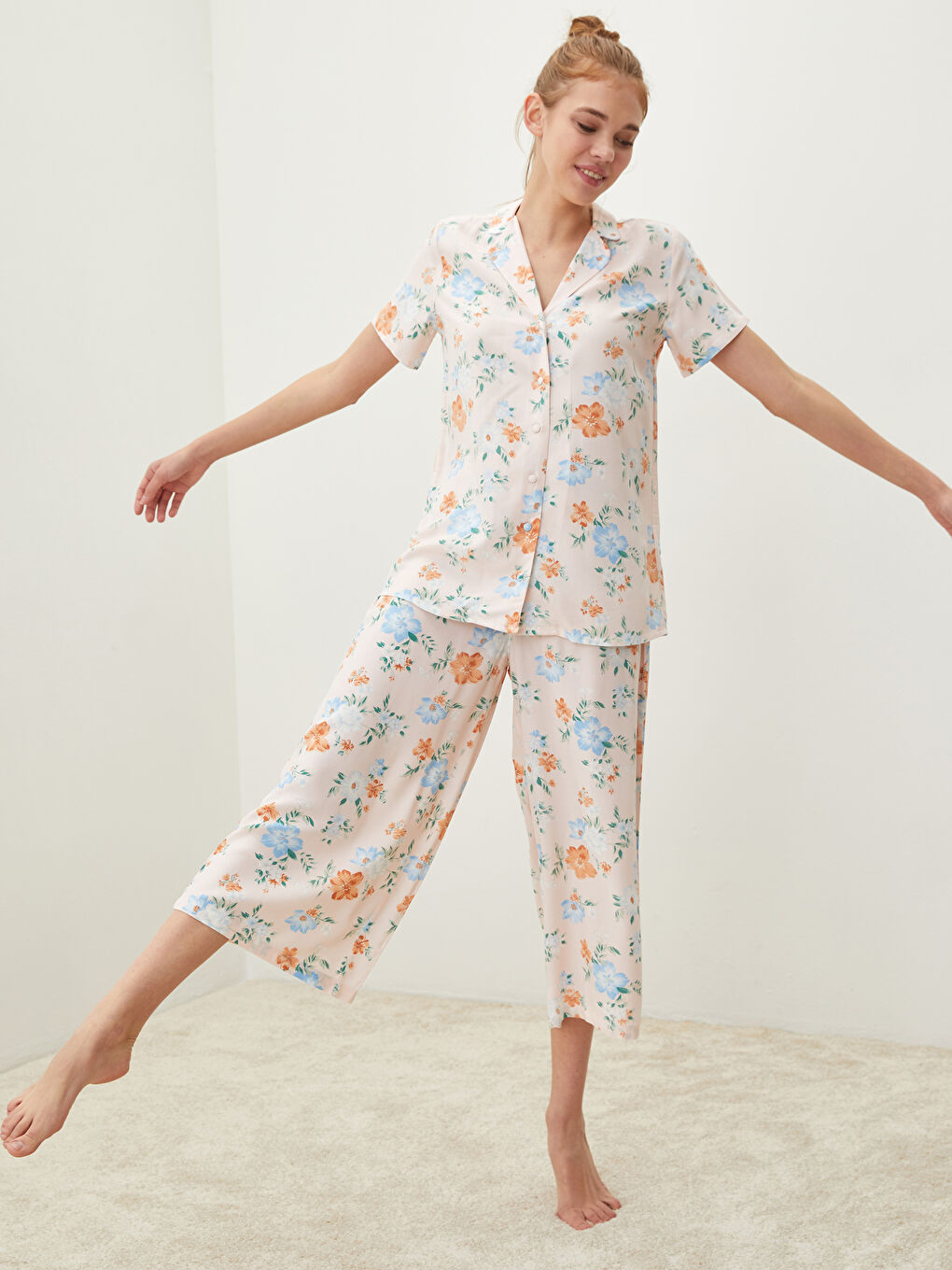 LCW DREAM Hemdkragen Blumig Kurzarm Viskose Damen Pyjama-Set -S2ER49Z8-LT4