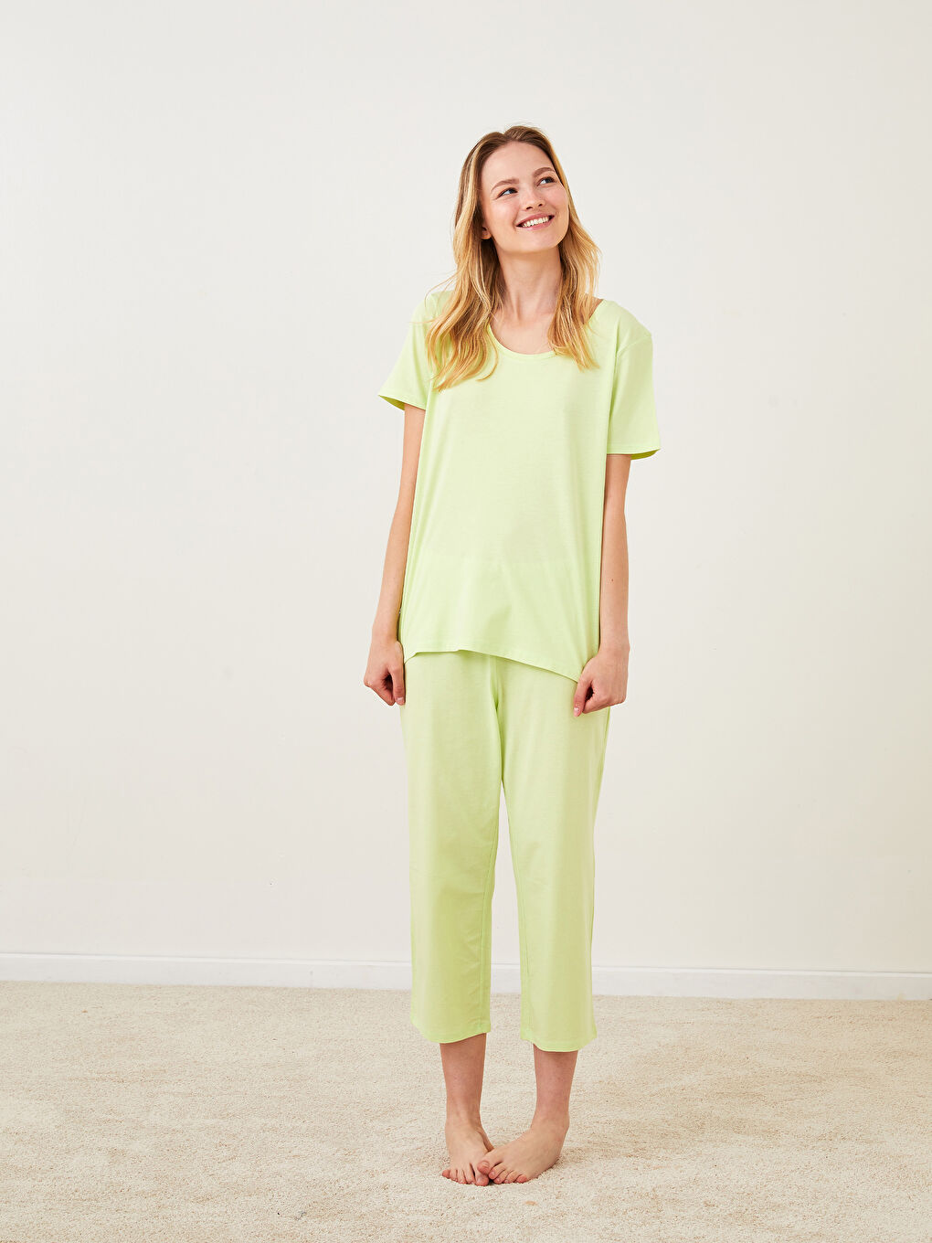 طقم بيجامة ياقة دائرية عادي كم قصير قطن للسيدات-1