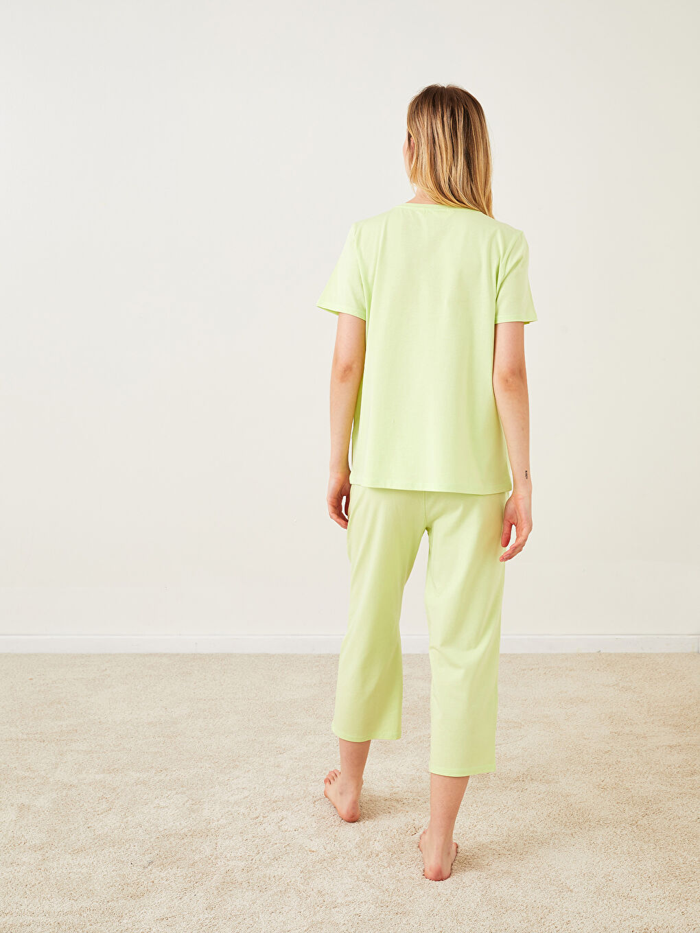 طقم بيجامة ياقة دائرية عادي كم قصير قطن للسيدات-4