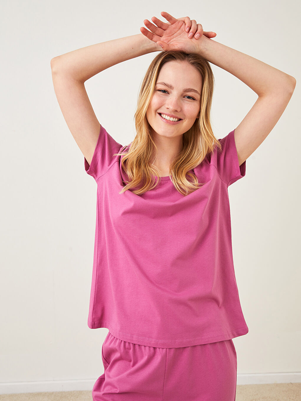 طقم بيجامة ياقة دائرية عادي كم قصير قطن للسيدات-1