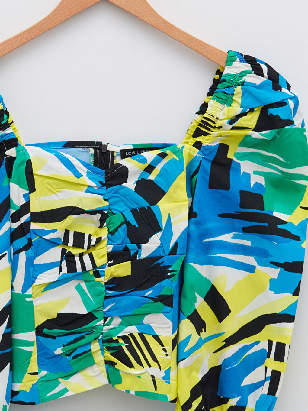 بلوزة قطن مطبوعة بياقة على شكل قلب للسيدات-12