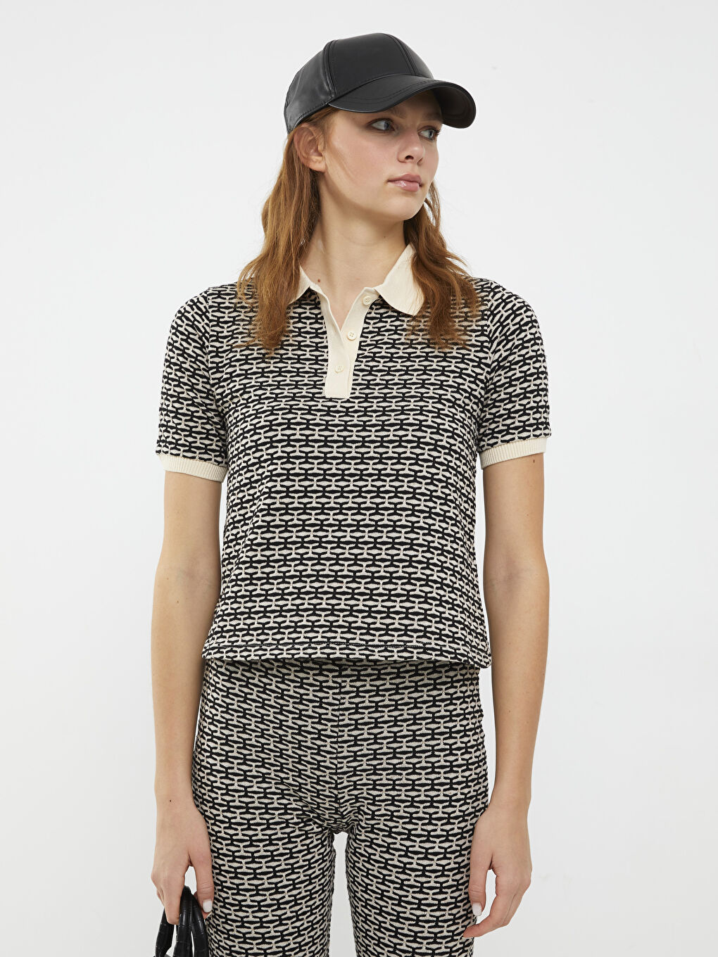 T-shirt à manches courtes à motifs à col roulé pour femmes-1