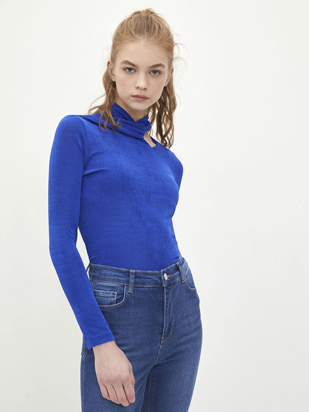 Mavi Dik Yaka Düz Uzun Kollu Kadın Bluz