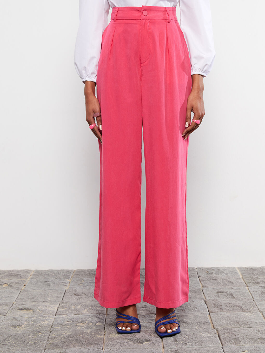 Comfortable Fit Straight Pocket Detailed Women's Trousers-3