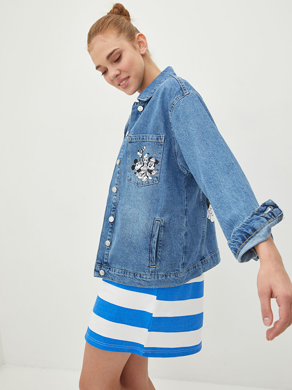 İndigo Gömlek Yaka Mickey Mouse Baskılı Uzun Kollu Kadın Rodeo Jean Ceket-1